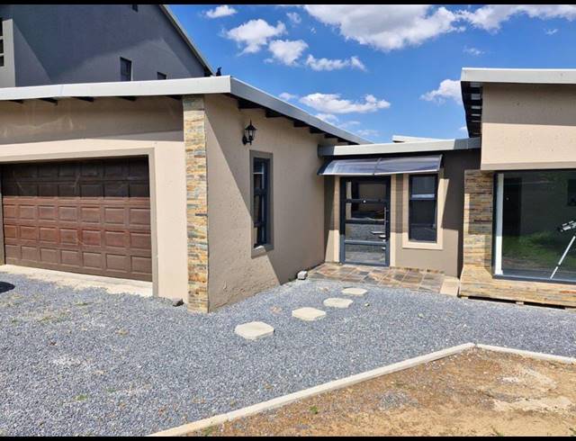 4 BEDROOM DETACHED FOR SALE IN LIEFDE EN VREDE